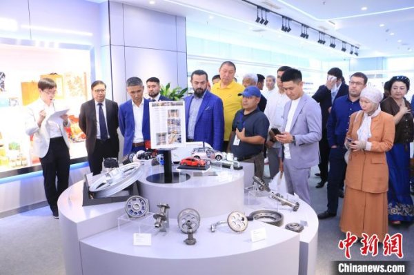安全配资 哈萨克斯坦经贸代表团参访重庆千信外经贸集团 共探跨境贸易数智新机遇